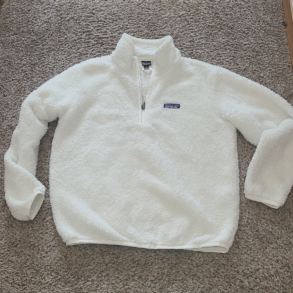 Patagonia  Zip Up White Fleece Sweater⬇️